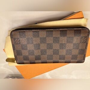 Authentic Louis Vuitton Damier Ebene zippy wallet